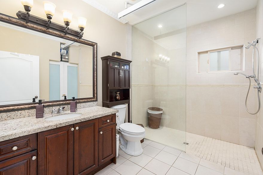 36 E 54 Avenue