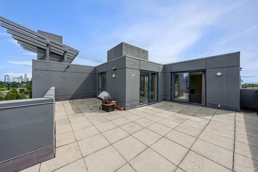 1702 3438 Vanness Avenue