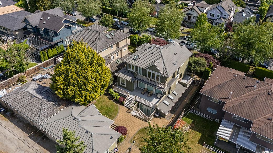 2155 W 37th Avenue