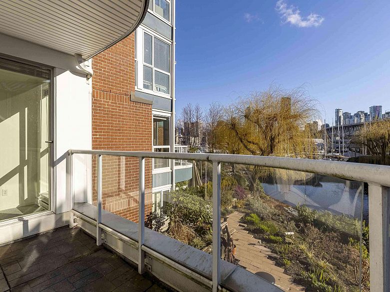 202 1551 Mariner Walk
