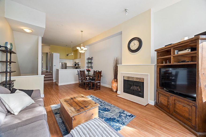 5 3586 Rainier Place