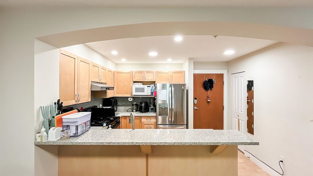 208 2338 Western Parkway