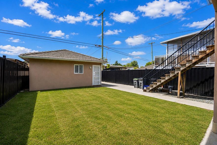 3281 Renfrew Street