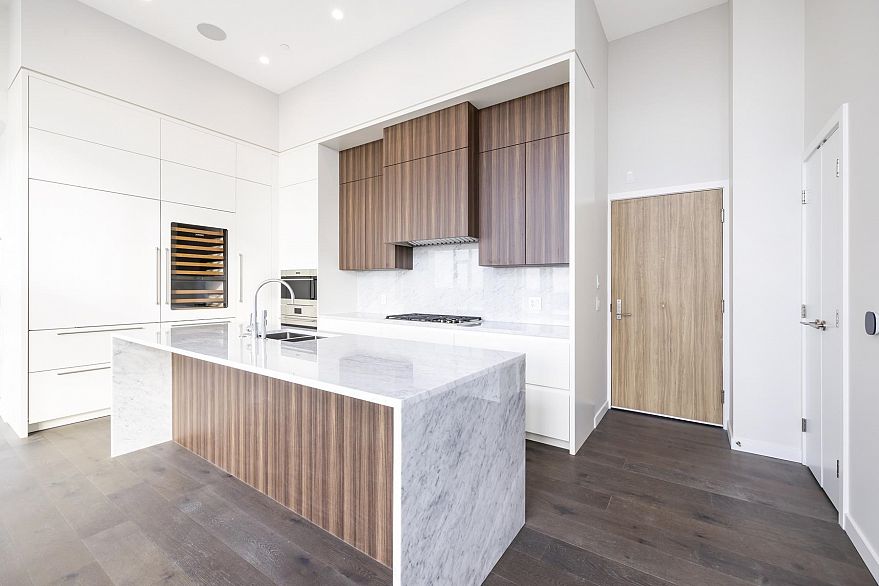 2703 7433 Cambie Street