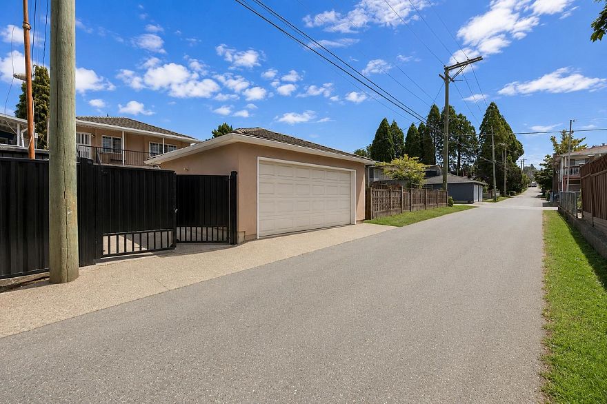 3281 Renfrew Street