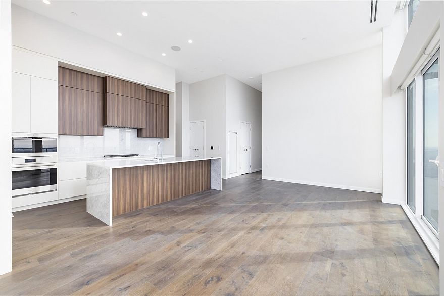 2703 7433 Cambie Street