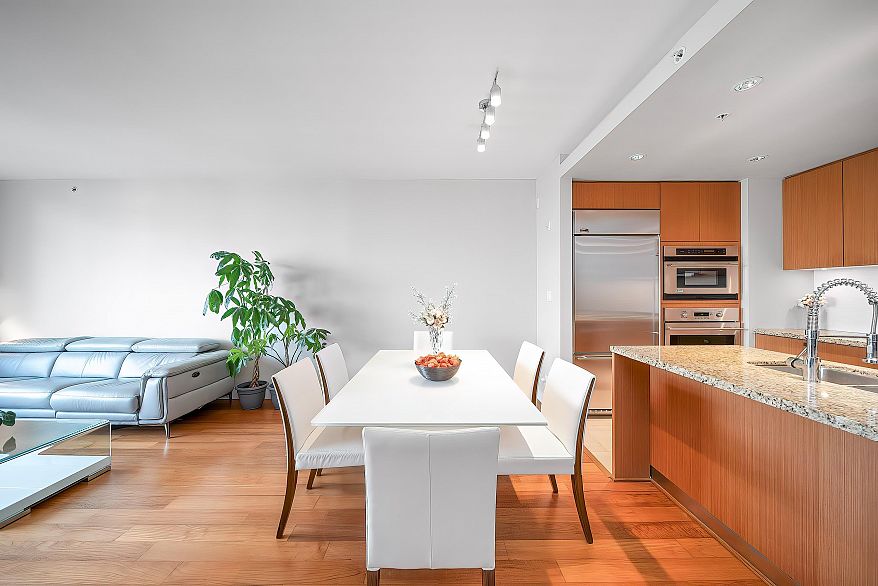 404 6080 Iona Drive