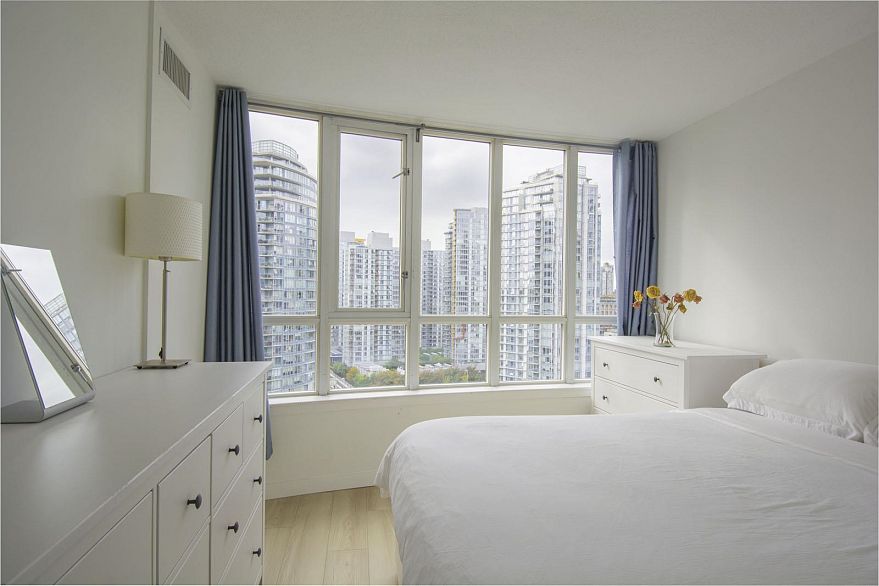 2510 63 Keefer Place
