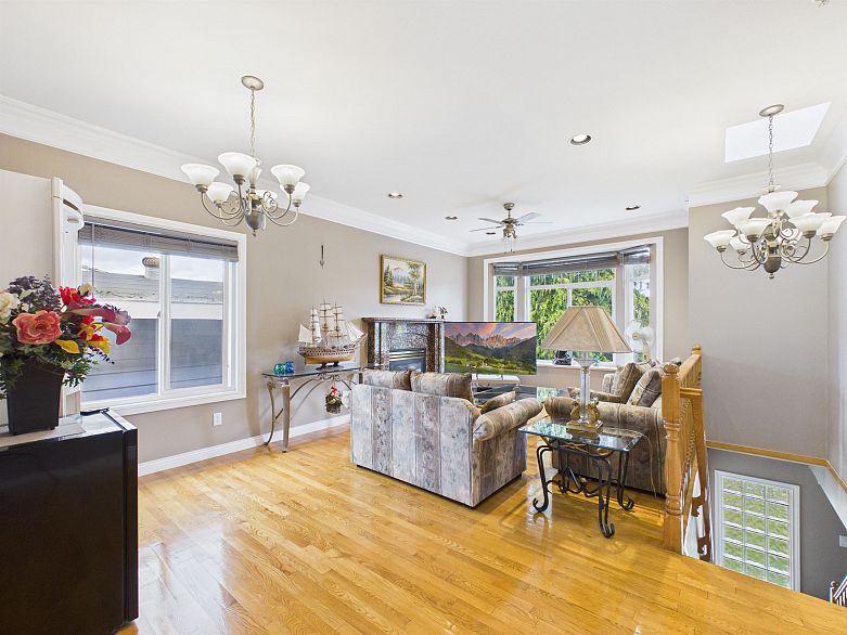 3281 Renfrew Street