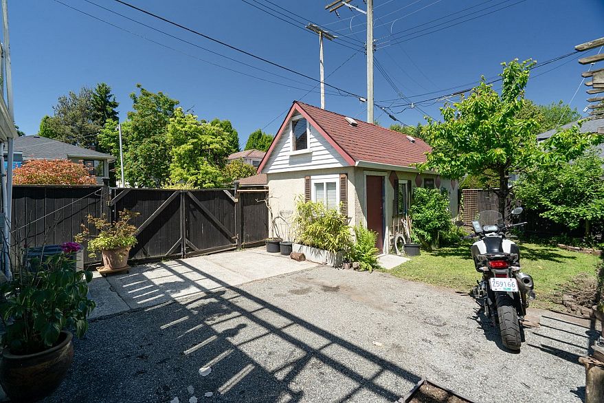 219 E 38th Avenue