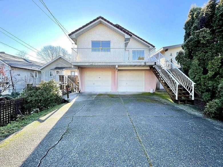 937 W 18th Avenue