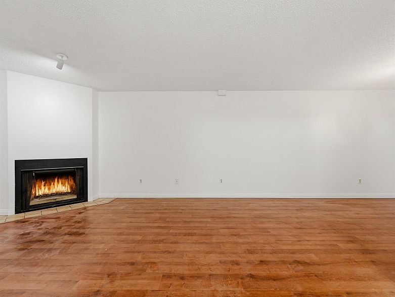 3321 Marquette Crescent