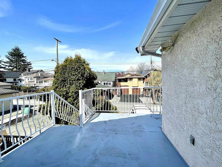 937 W 18th Avenue