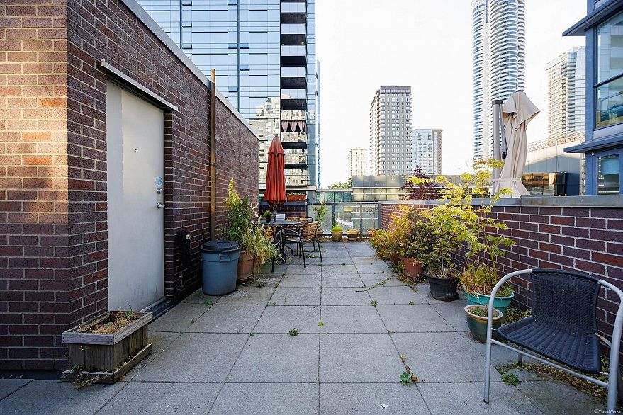 1082 Hornby Street