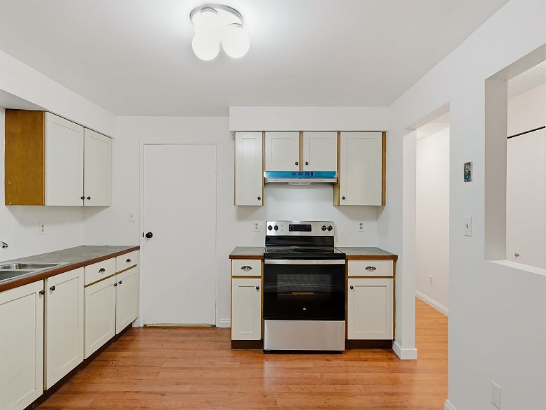 3321 Marquette Crescent