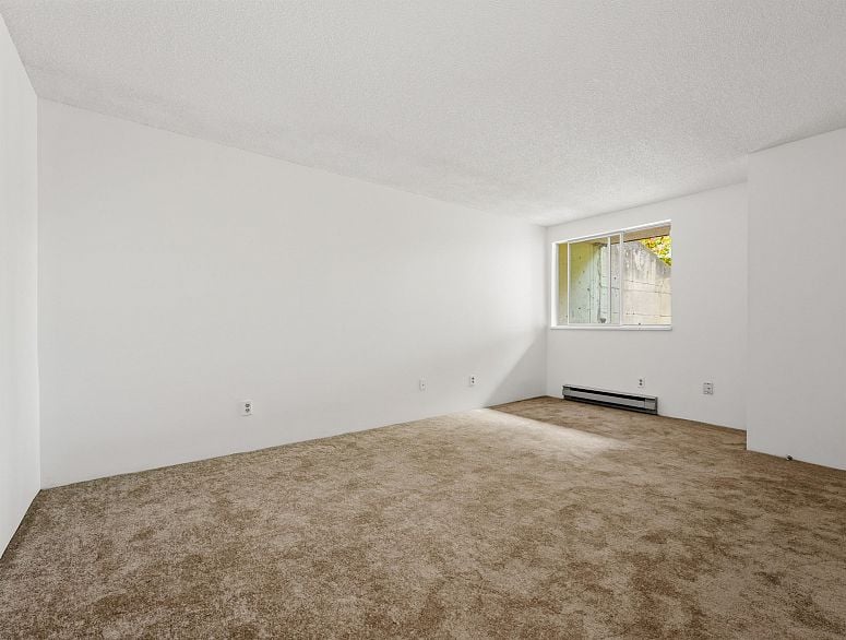 3321 Marquette Crescent
