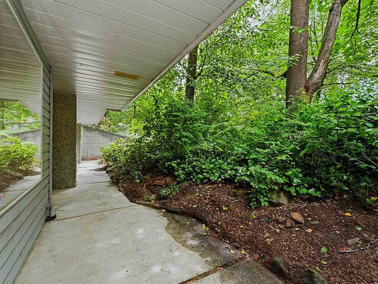 3321 Marquette Crescent
