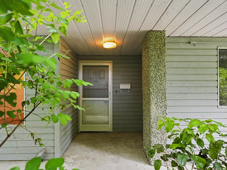 3321 Marquette Crescent
