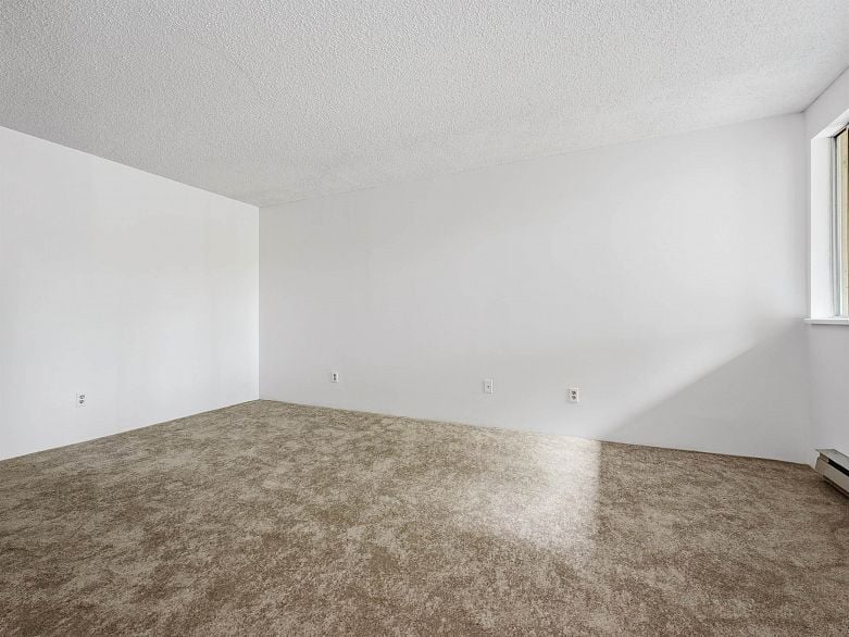 3321 Marquette Crescent