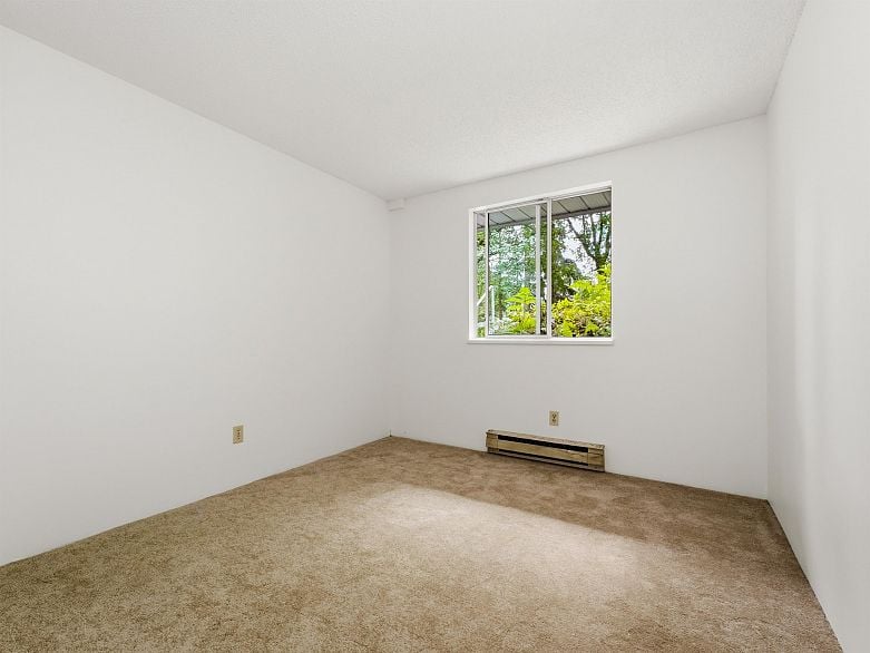 3321 Marquette Crescent