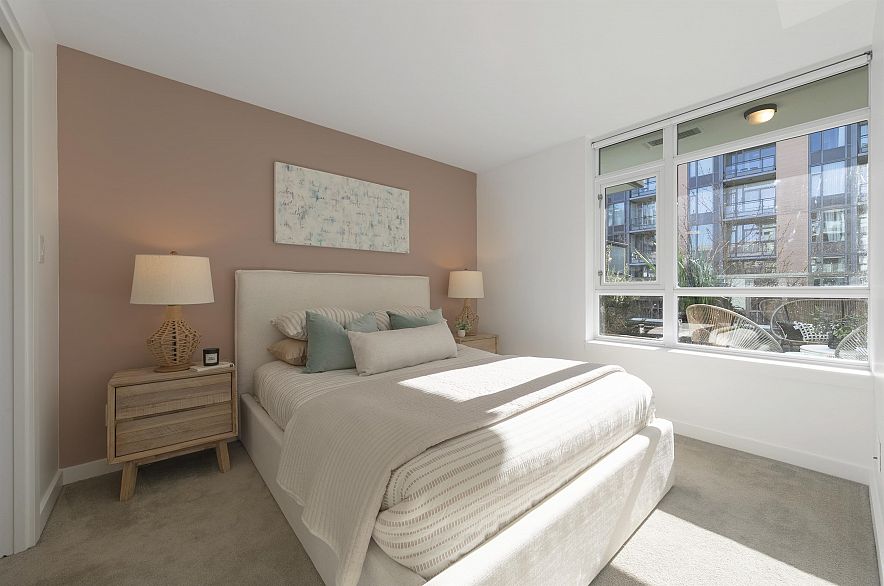 374 2080 W Broadway