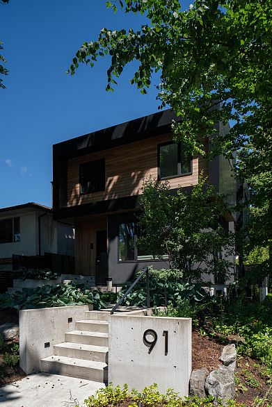 91 E 40th Avenue