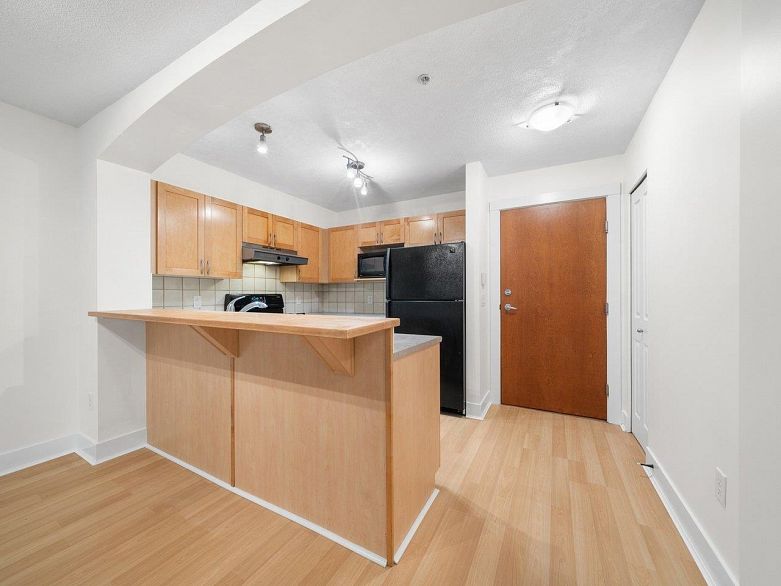108 2338 Western Parkway