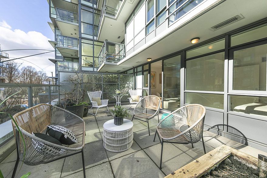 374 2080 W Broadway