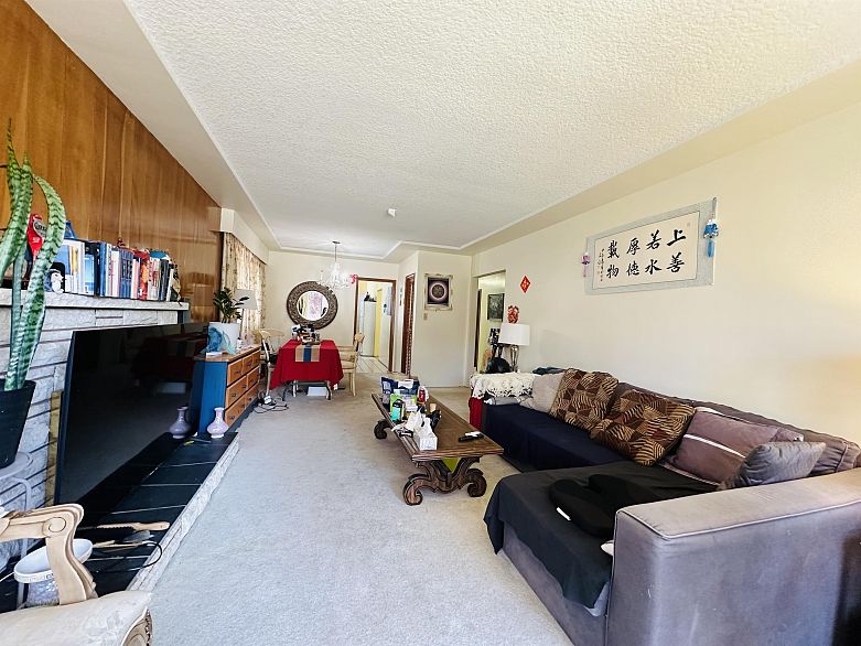 2887 W 24th Avenue