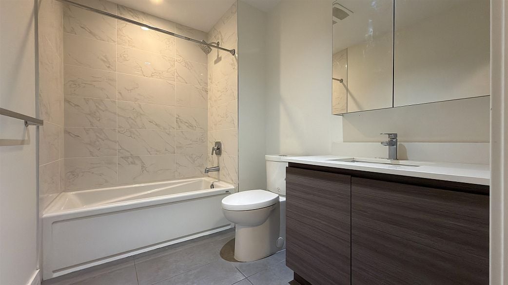 305 4468 DAWSON STREET, Burnaby BC V5C 4B9