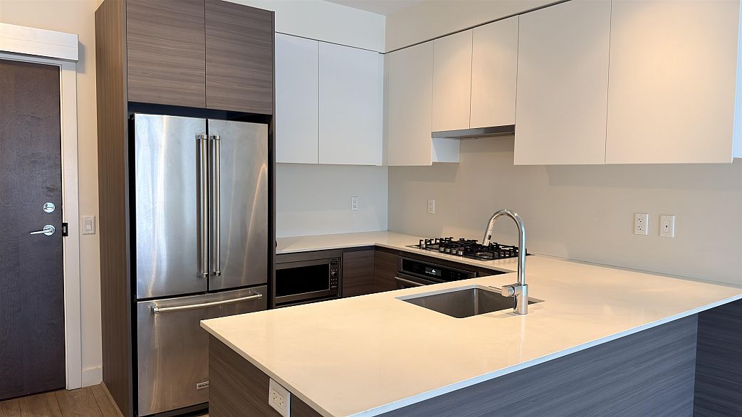 305 4468 DAWSON STREET, Burnaby BC V5C 4B9