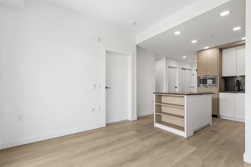 404 2268 E Broadway