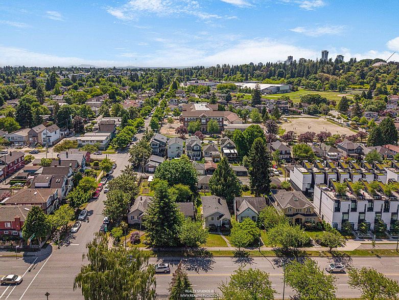 20 W King Edward Avenue