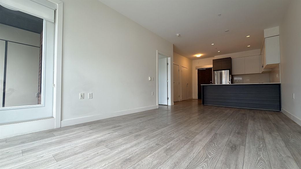305 4468 DAWSON STREET, Burnaby BC V5C 4B9