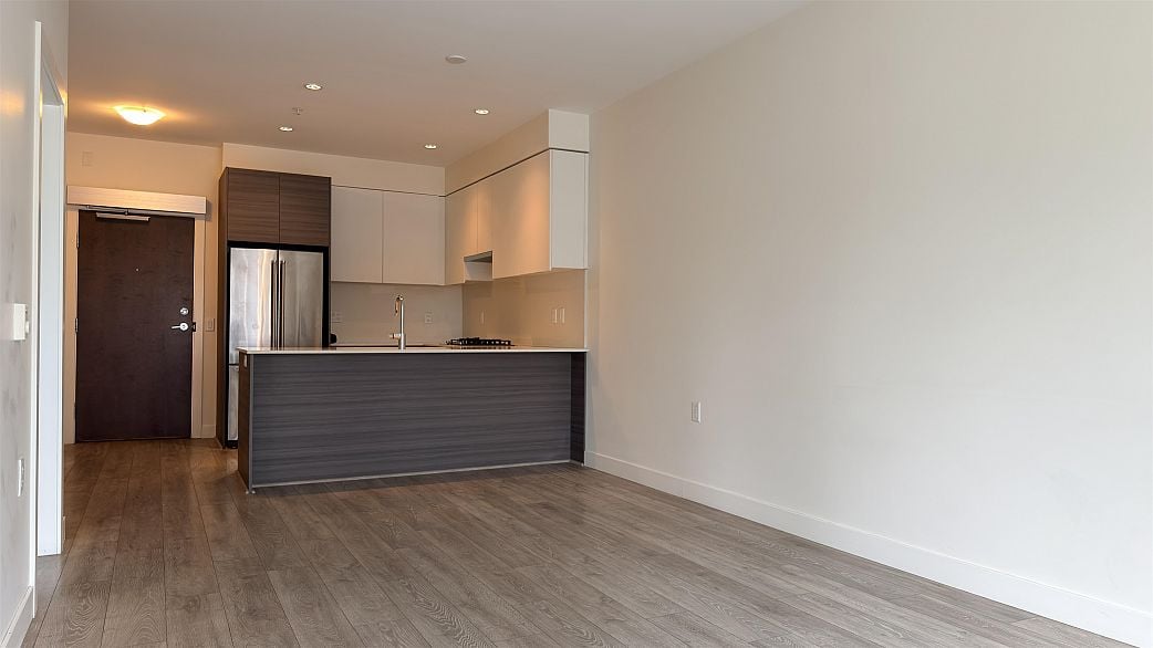 305 4468 DAWSON STREET, Burnaby BC V5C 4B9