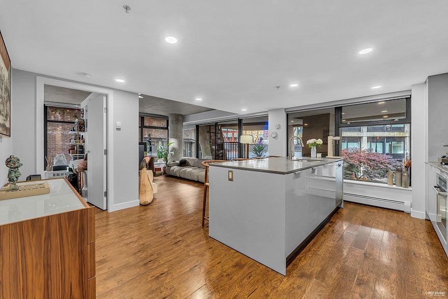 605 128 W Cordova Street
