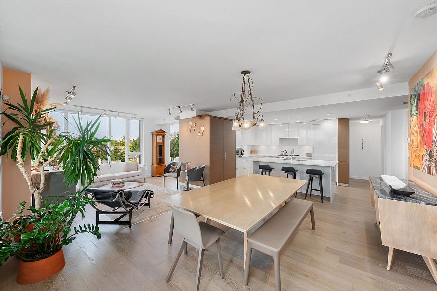 710 2888 Cambie Street