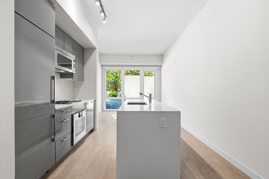 104 4488 Cambie Street