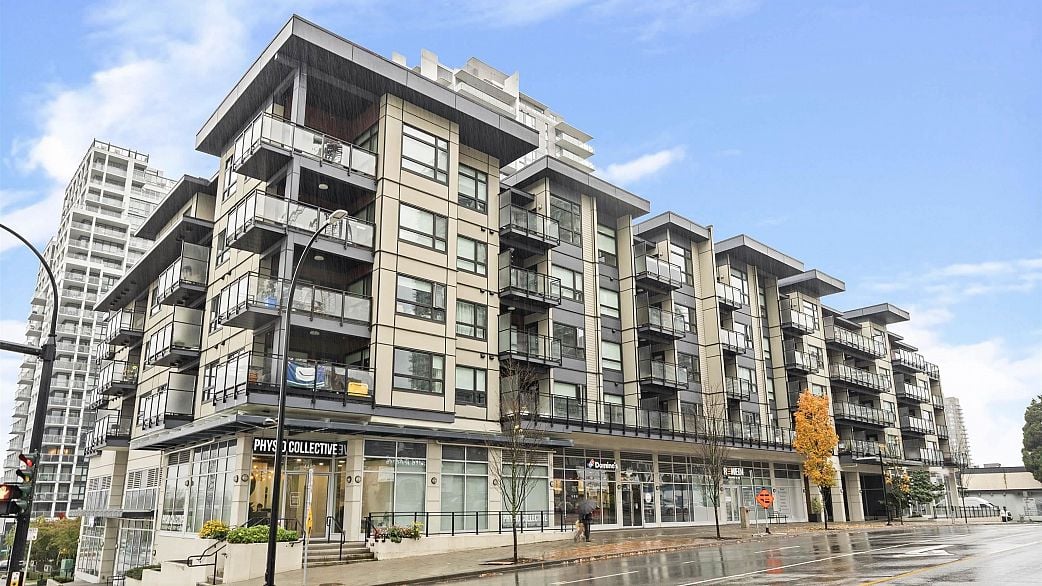 305 4468 DAWSON STREET, Burnaby BC V5C 4B9