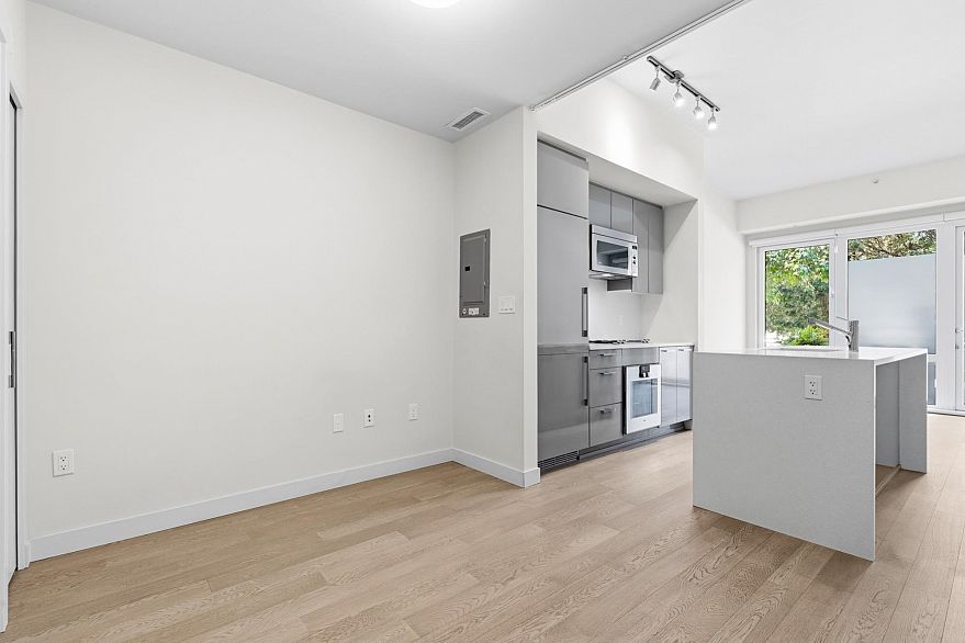 104 4488 Cambie Street