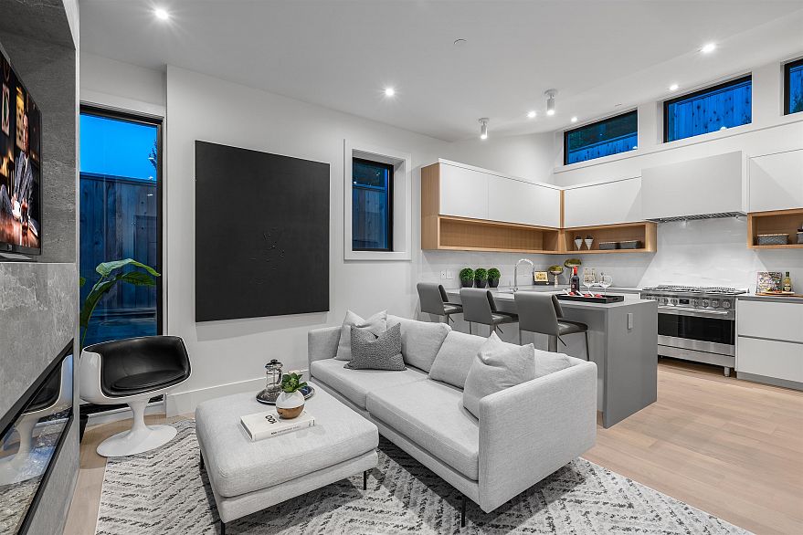 4346 Locarno Crescent