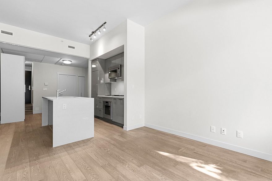104 4488 Cambie Street