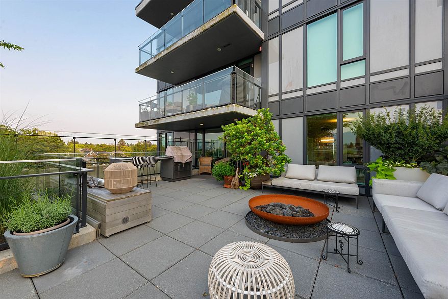 710 2888 Cambie Street