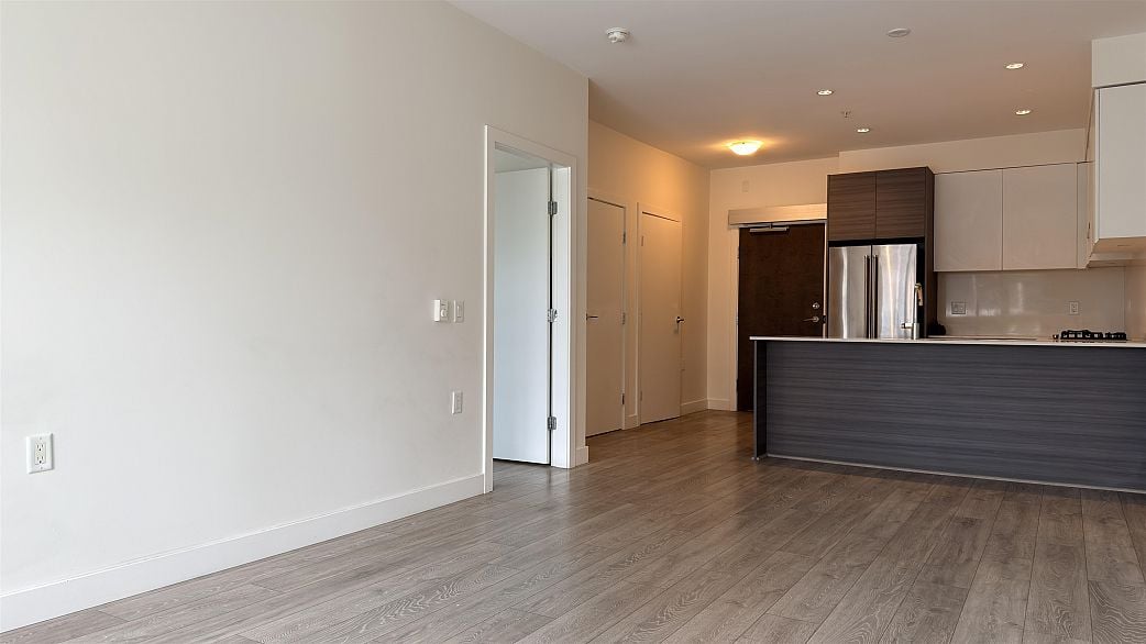 305 4468 DAWSON STREET, Burnaby BC V5C 4B9