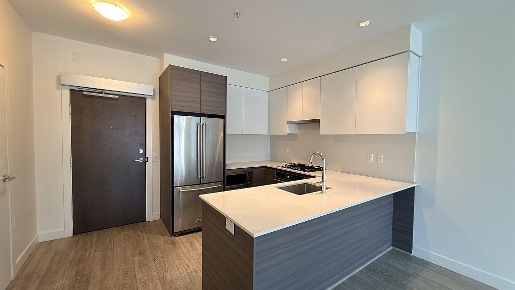 305 4468 DAWSON STREET, Burnaby BC V5C 4B9