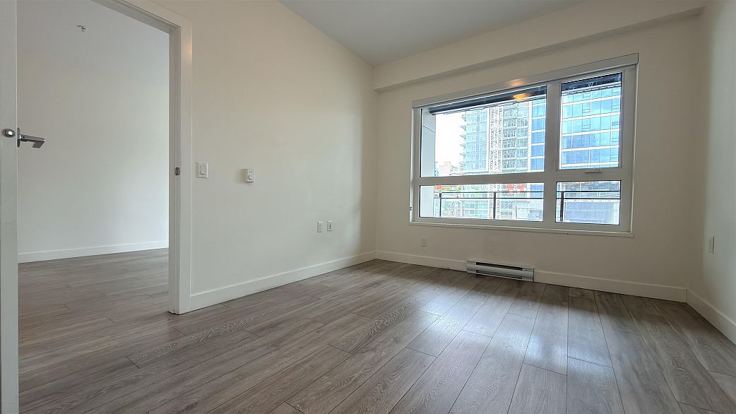 305 4468 DAWSON STREET, Burnaby BC V5C 4B9
