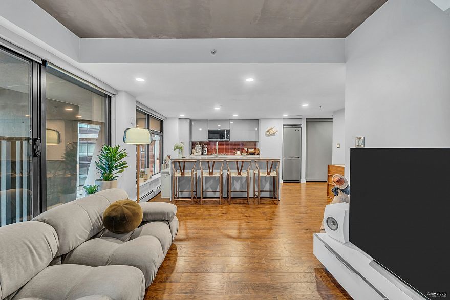 605 128 W Cordova Street