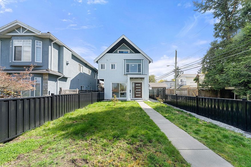 6692 Nanaimo Street