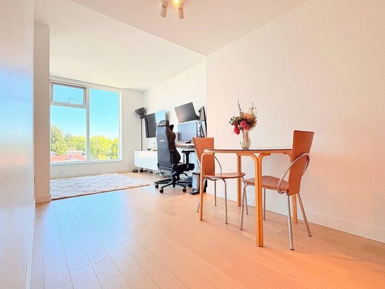 522 2220 Kingsway
