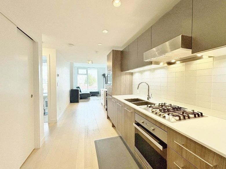 522 2220 Kingsway